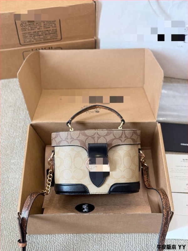 Koujia Kay box táska monogramos fedéllel, mini méretű, valódi bőr, váll- és keresztpántos nőknek