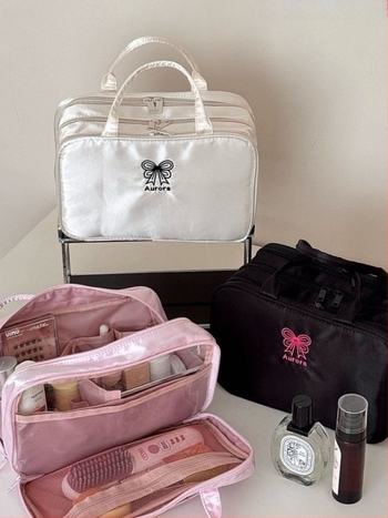 Háromrészes kozmetikai neszesszer, nagy kapacitású, nylonból készült, vízálló, bővíthető, utazásokhoz.