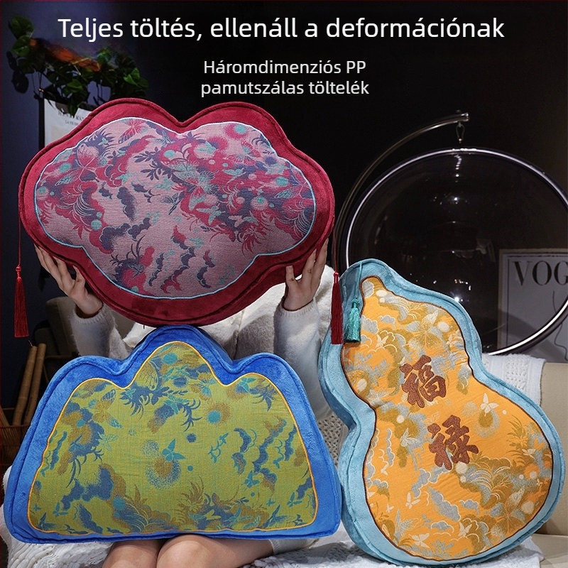 Nemzeti stílusú párna kanapéra, irodába és autóba, lumbális támasztással; borítás kétoldali fonalból és kristályos velúrból; töltet PP pamut; hímzés és varrás.