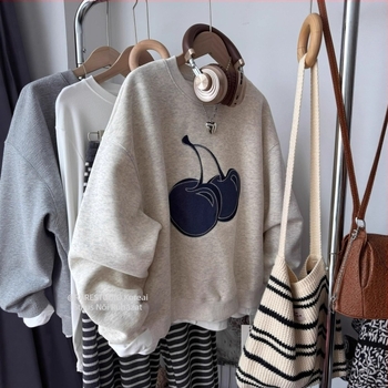 Női kapucnis fleece pulóver geometriás mintával, laza szabás, hosszú ujjú, kerek nyakú, poliészter anyag