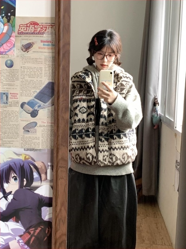 Női geometriás fleece mellény álló gallérral, elől cipzárral, poliészter töltettel, laza szabás, retro kardigán stílus (Tél 2025)