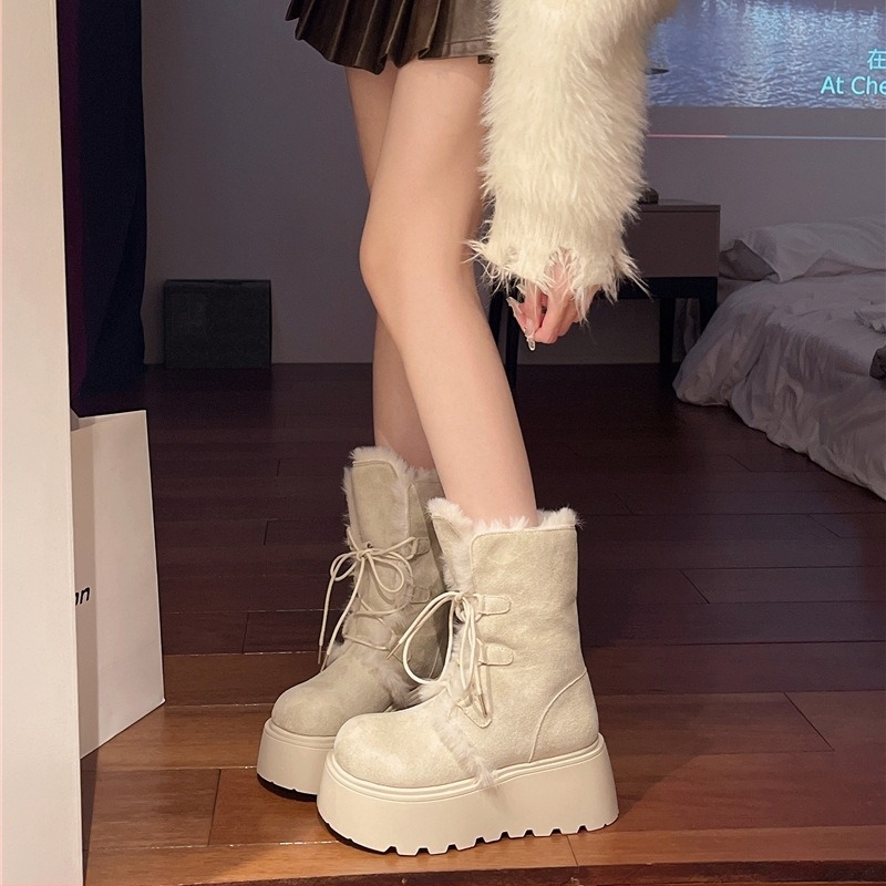 Női hócsizma suede felsőrésszel, gyapjú bélés, gumitalp, alacsony szárú, kerek orr, 3–5 cm vastag talp, téli 2025, koreai stílus