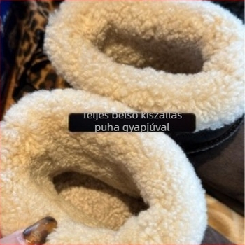 Hótaposó csizma hóban: szőrmés felsőrésszel, belső bélés juhgyapjú, gumitalp, közepes magasságú lábszár, sarka 1–3 cm