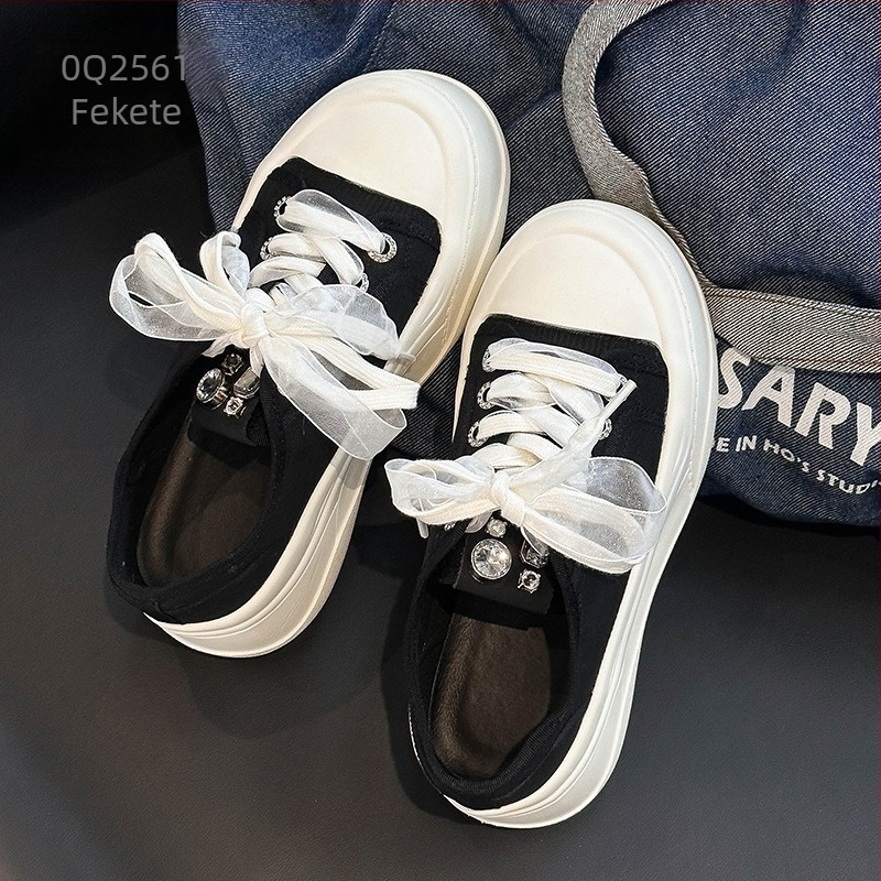 Női hálós platform cipő, felső rész tehénbőr, sarokmagasság 6–8 cm, fűzővel záródó, talp gumihab