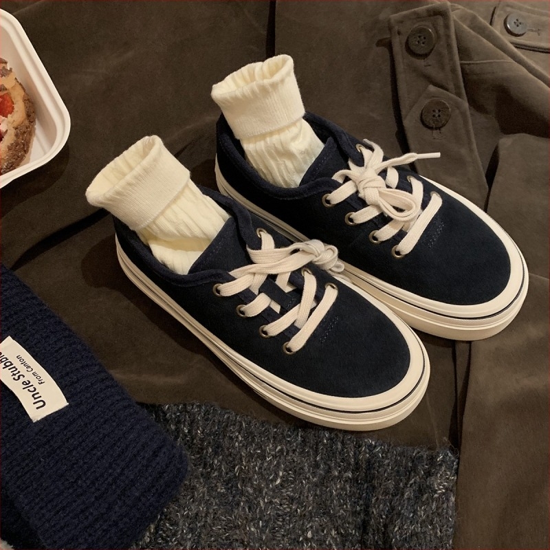 Női vászon sneaker kerek orral, vastag talp, fleece-belülés, fűzős zárás, alacsony szárú