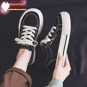 Női magas szárú vászon sneaker kender felsőrésszel, légáteresztő, vastag gumi talppal, fűzőkkel záródó (Magas szár; Kender felső; Légáteresztő; Vastag talp; Fűző)