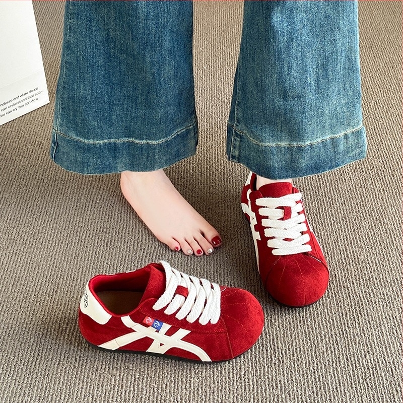 Női casual sneakers leopárd mintával, alacsony sarkú 1–3 cm, felső rész: szuper rost, talp: gumi, záródás: fűzővel