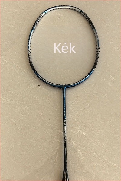 Badminton ütő teljes karbon szálas váz, ultrakönnyű 75–79 g, markolat vastagsága G-5, közvetlen ütés, nylon húrok