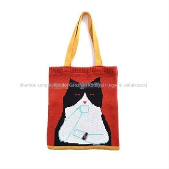 Poliészterből készült kötött táska, japán stílusú karikatúra ihletésű, függőleges négyzet alakú, nyitott top, külső nyitott zseb, dupla vállpánt, poliészter bélés, közepes merevség