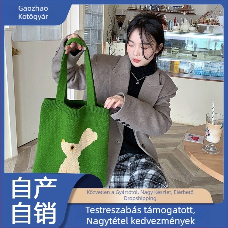 Poliészterből készült kötött táska, japán stílusú karikatúra ihletésű, függőleges négyzet alakú, nyitott top, külső nyitott zseb, dupla vállpánt, poliészter bélés, közepes merevség