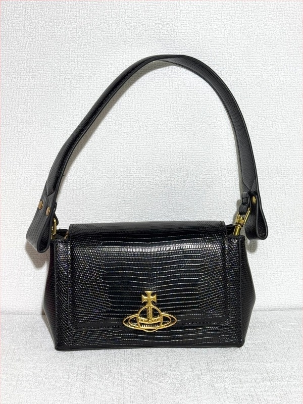 Alkar táska természetes bőrből, vízszintes négyszögletes forma, húzózáras nyitás, nylon bélés, dupla vállpánt