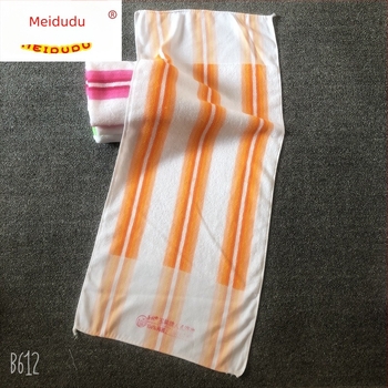 Jacquard pamut fürdőtörölköző, 21s fonal, 95% pamut, 100–120 g súly