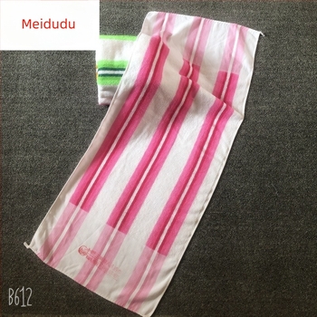 Jacquard pamut fürdőtörölköző, 21s fonal, 95% pamut, 100–120 g súly