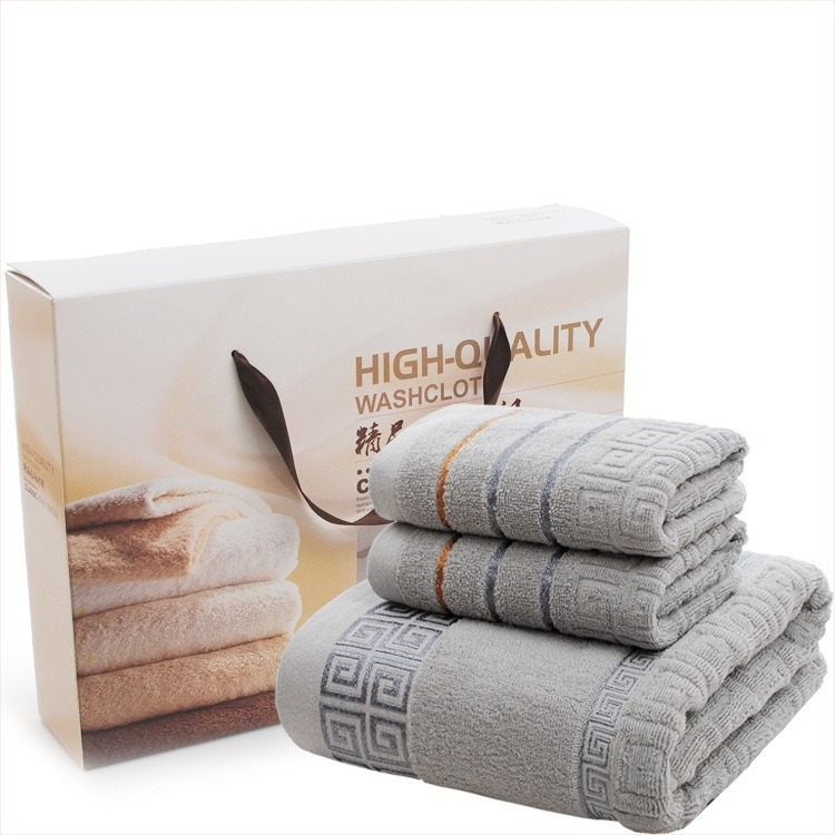 3 részes pamut törölköző készlet hímzett logóval, nedvszívó, ajándékdobozban, testre szabható