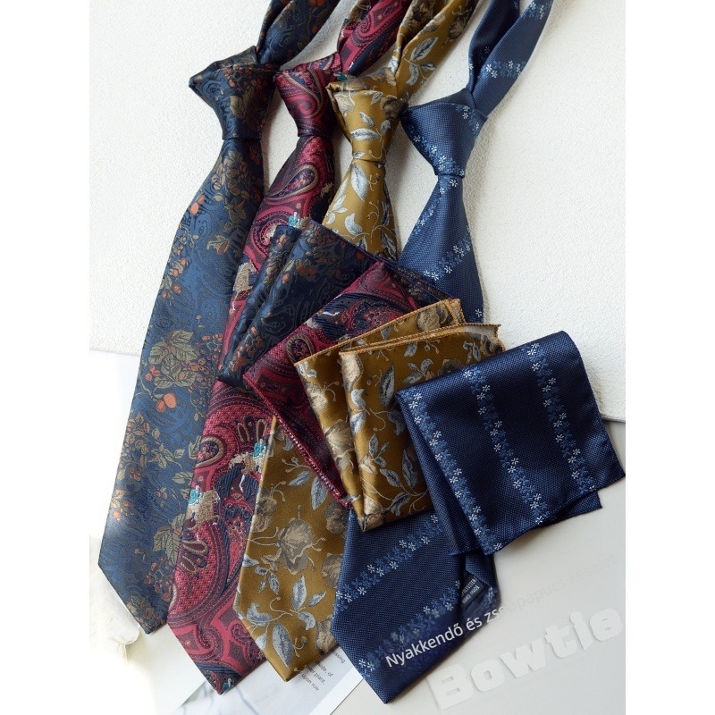 Csíkos nyakkendő, poliészter fonalból, Jacquard szövés, poliészter bélés, standard szélesség