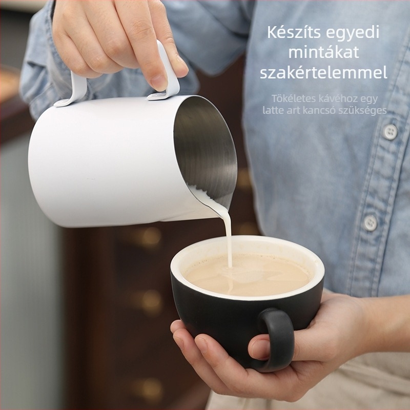 304 rozsdamentes acél latte art kancsó ferde kifolyóval, tejhabosító pohár mérőskálával, márka Chuangchao, irodai/otthoni/bár/kávézói használatra, testreszabható