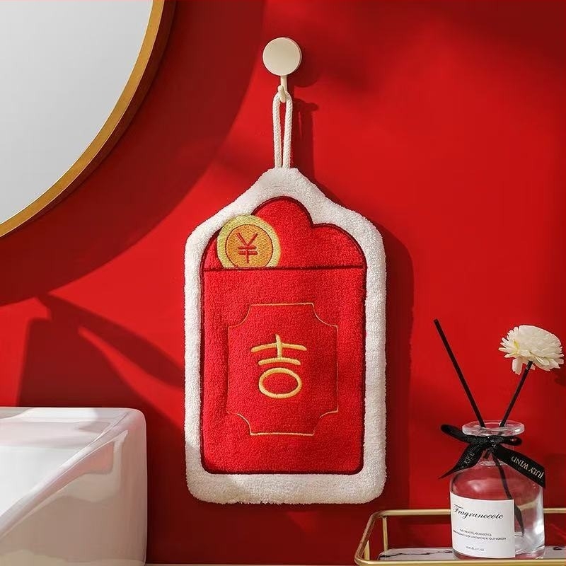 Akasztós kéztörlő hímzett jókívánság gazdagság motívummal, korall fleece anyagból, 120d fonal, 30–50 g, hímzés és szegélyezés