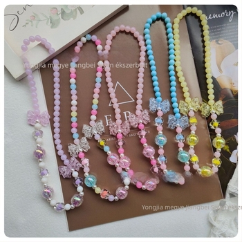 Gyermekeknek szóló masni-kötésű nyaklánc, átlátszó akril gyöngyökkel – kézzel készített, 3–10 éveseknek