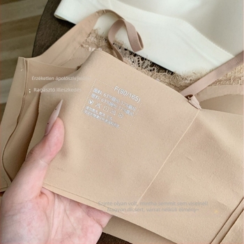 Sima varrás nélküli melltartó 3/4-es kosárral, közepes formázott kosarakkal, habos kosarakkal, rögzített vállpántok