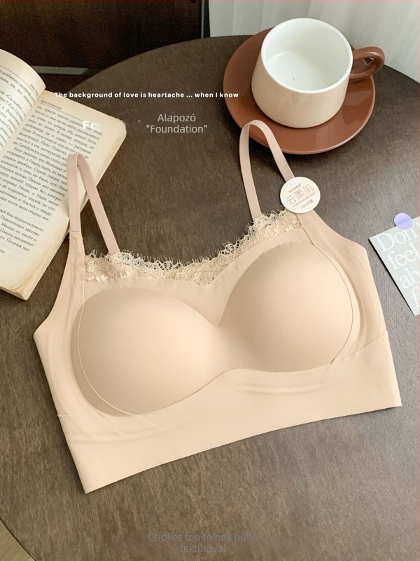 Sima varrás nélküli melltartó 3/4-es kosárral, közepes formázott kosarakkal, habos kosarakkal, rögzített vállpántok