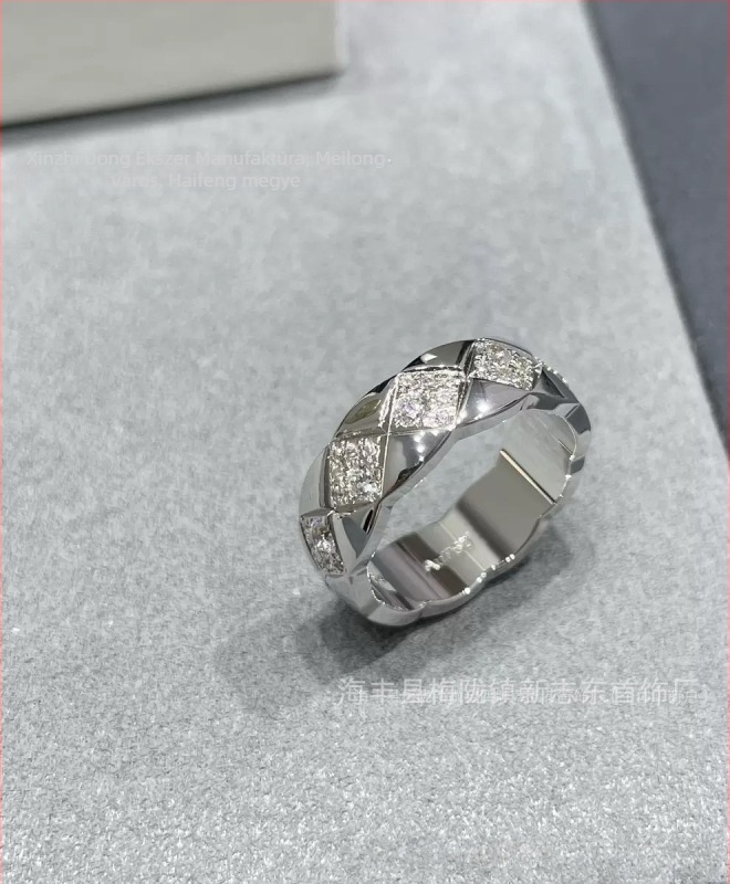 Ötvözetből készült gyűrű 18K bevonattal, rombusz mintázatú rács, CNC faragás, Seiko felületkezelés, uniszex