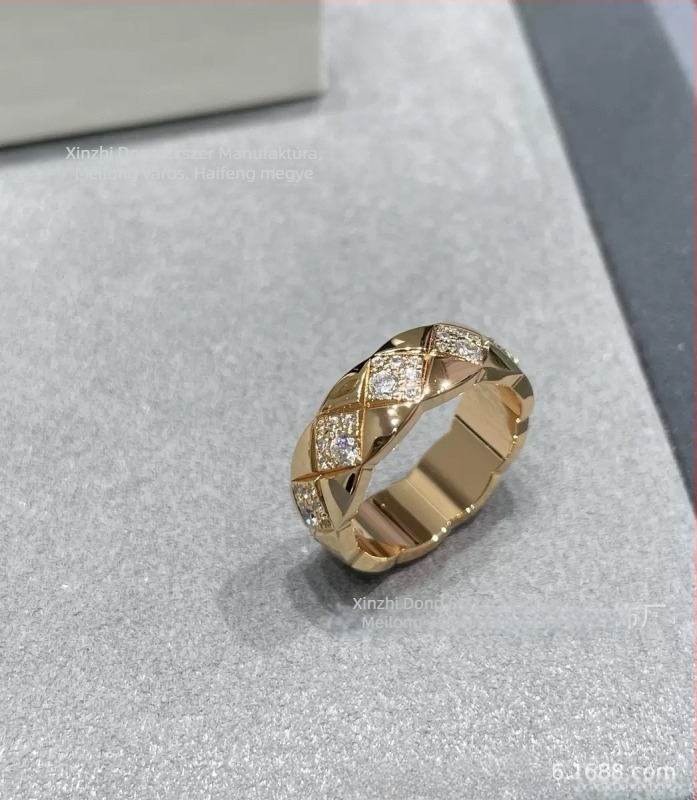 Ötvözetből készült gyűrű 18K bevonattal, rombusz mintázatú rács, CNC faragás, Seiko felületkezelés, uniszex