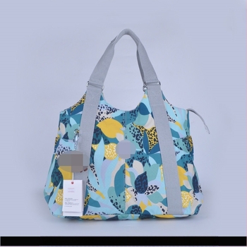 Nylon válltáska, városi minimalist stílus, cipzáros nyitás, több belső zseb, márka canking