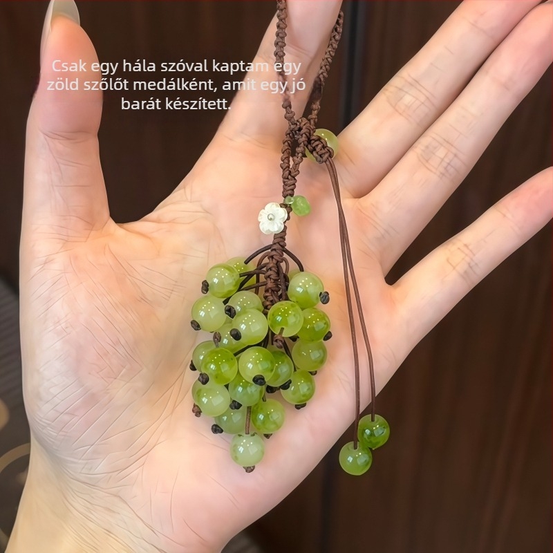 Táskára akasztható medál, üveg anyagú, street-trend stílus, 2025 tavaszi megjelenés