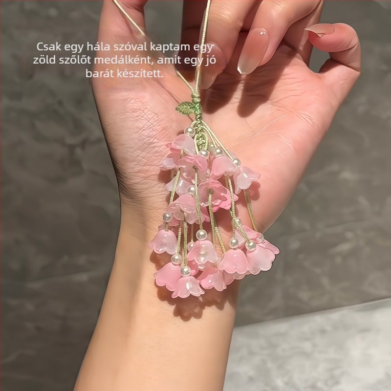 Táskára akasztható medál, üveg anyagú, street-trend stílus, 2025 tavaszi megjelenés