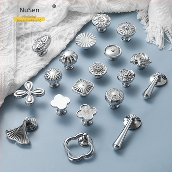 Szekrényajtó fogantyú rózsa mintával, réz, modell 301, testreszabható