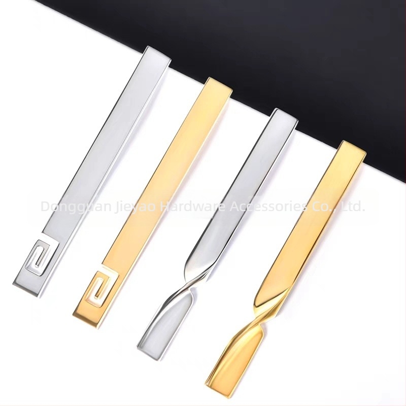 Férfi nyakkendőcsat rézből, síkfejű, geometriai dizájn, elektroplatált felület