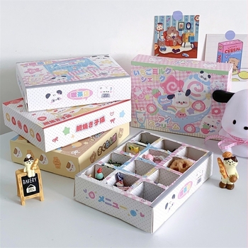 Ajándék doboz, rajzfilmszerű stílus, fehér karton, logó nélkül, testreszabás nélkül