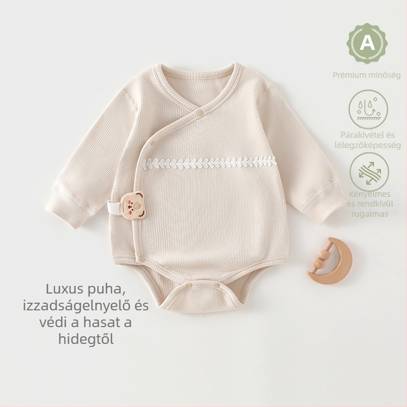 Uniszex egyrészes babaruha romber diagonális gallérral, rejtett gombos záródással, hosszú ujjú, anyaga: 95% pamut, velúr-pamut keverék, minden évszakra