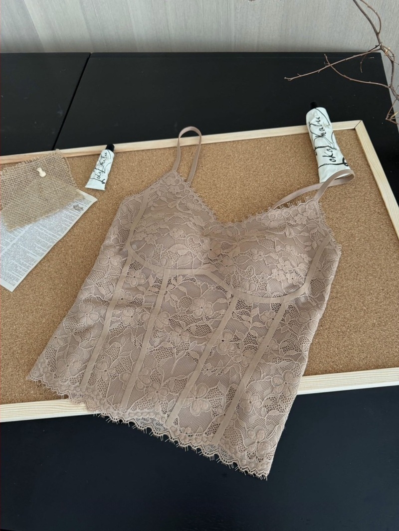 Női csipkés camisole V-nyakkal, sling-stílusú, melltámasz, nylon csipke anyag, ultra vékony szövet 81–100 g/m²