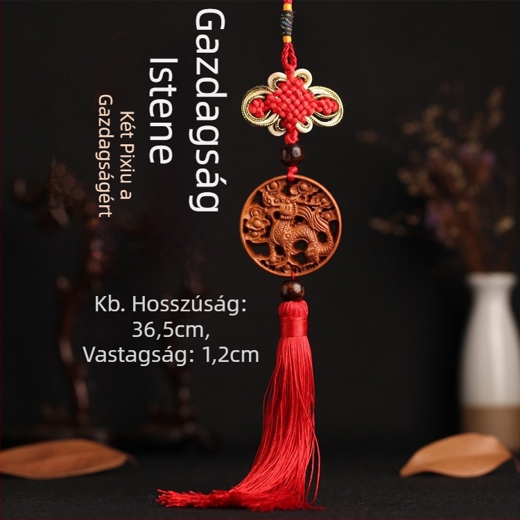 Barackfa autómedál Pixiu, Guan Gong és Guanyin motívumokkal — hagyományos kínai stílusú belső autódekoráció