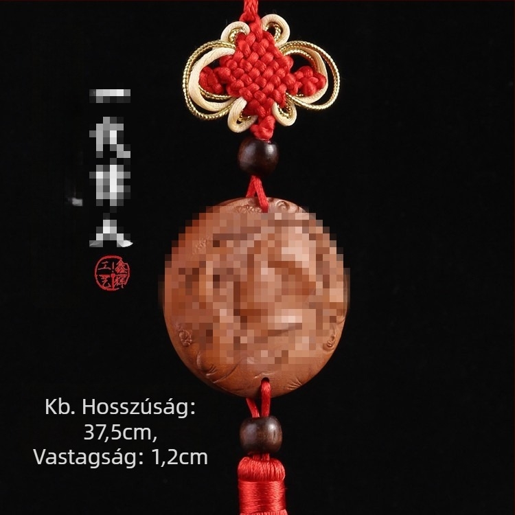 Barackfa autómedál Pixiu, Guan Gong és Guanyin motívumokkal — hagyományos kínai stílusú belső autódekoráció