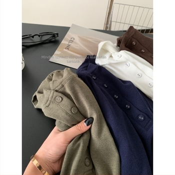 Női slim-fit póló hosszú ujjú, kerek nyakú, egyszínű, patchwork dizájn