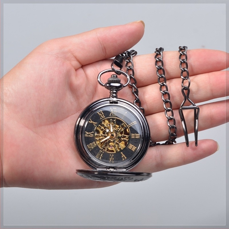 Mechanikus zsebóra tourbillonnal és díszítéssel, 50 mm-es számlap, 15 mm-es vastagság, ötvözetből készült tok