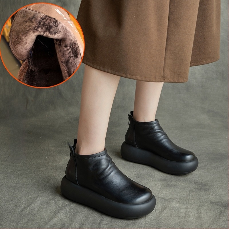 Valódi bőr női rövid bokacsizma, kerek orrú, platformos talpú 3-5 cm, hátul cipzárral, habtalpú talp