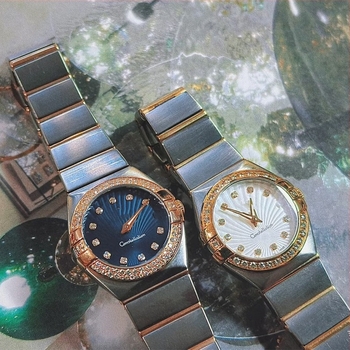 Női kvarcóra gyémántdíszítéssel, csillagfényes számlappal, 32 mm átmérő, rozsdamentes acél tokkal, valódi bőrszíj