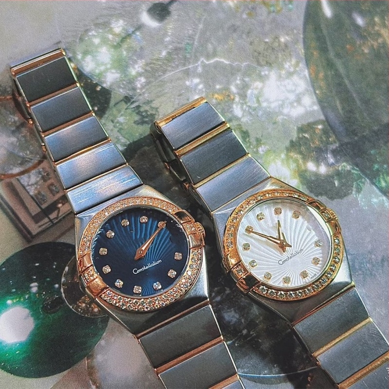 Női kvarcóra gyémántdíszítéssel, csillagfényes számlappal, 32 mm átmérő, rozsdamentes acél tokkal, valódi bőrszíj