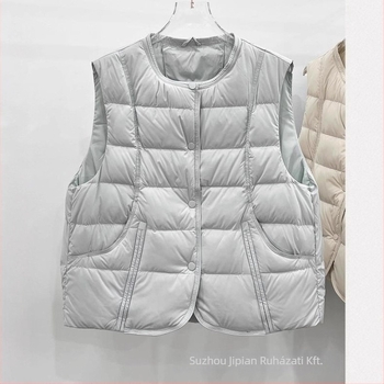 Női ujjatlan pehely mellény, kerek nyak, laza szabás, 86–90% pehelytartalom, poliészter anyag, normál hosszúságú, téli 2025