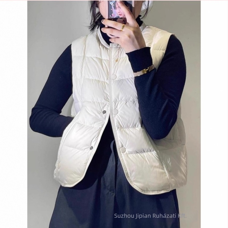 Női ujjatlan pehely mellény, kerek nyak, laza szabás, 86–90% pehelytartalom, poliészter anyag, normál hosszúságú, téli 2025