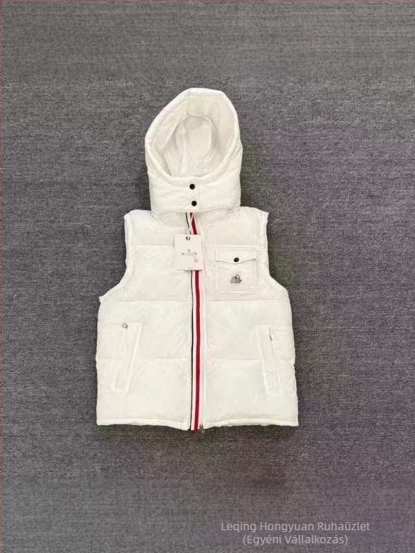 Férfi kapucnis pamut töltött mellény, külső poliészter, belső acetát bélés, cipzáras zsebek, tél 2025