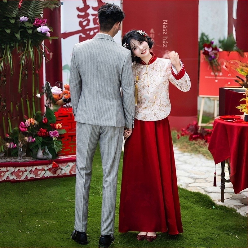 Új kínai stílusú esküvői kardigán-szett jacquár szoknyával, magas gallér, ferde nyitású csattal, nehéz brokát anyag