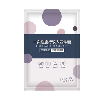 Négy részes utazási ágyneműkészlet nemszőtt anyagból: paplanhuzat, egyszer használatos lepedő és párnahuzatok