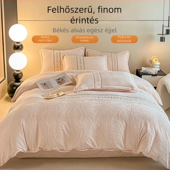 Anyatej- és csecsemőbarát vastag tej-velúr gravírozott mintával, négy részes ágyneműkészlet, őszi–téli meleg.