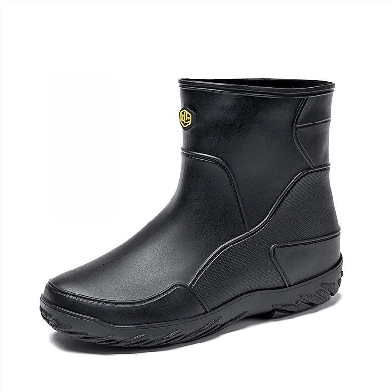 Férfiaknak készült német stílusú középmagas esőcsizma, PVC felsőrész, műanyag talp, hálós bélés, EVA talpbetét, csúszásmentes