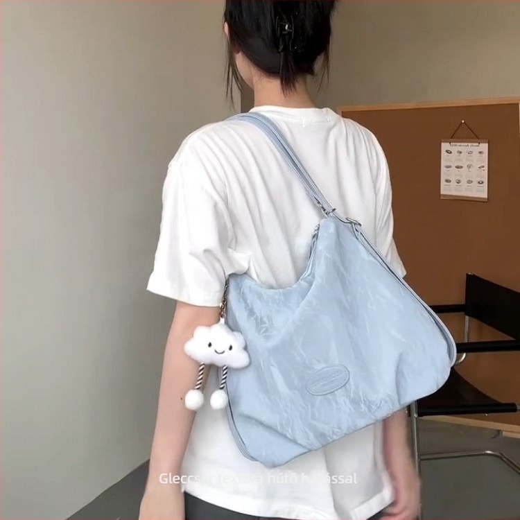 erdő ihletésű közepes méretű tote táska, több hordozási lehetőséggel: vállon, hátizsákon, crossbody és kézitáska