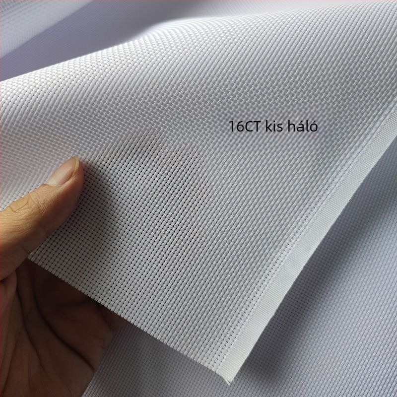 Keresztszemes anyag: közepesen durva kockás minta, ruházati anyag hímzett, kis etnikus kockás motívummal, kézi készítésű
